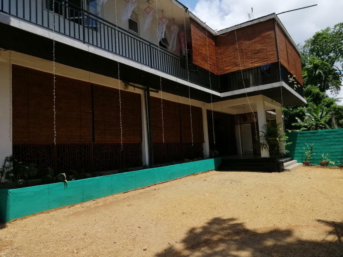 Macnara Travellers Inn Ratnapura Exterior photo