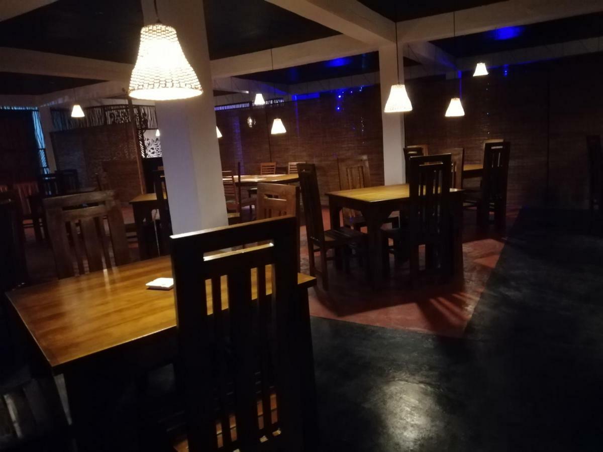 Macnara Travellers Inn Ratnapura Exterior photo